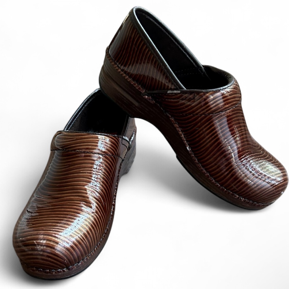 DANSKO XP Brown Patent Leather Nurse Clogs Slip Resistant Work Shoes Sz 39 / 8.5